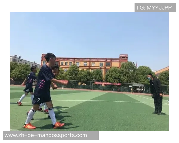 足球巨星欢聚一堂 共话绿茵传奇与未来发展